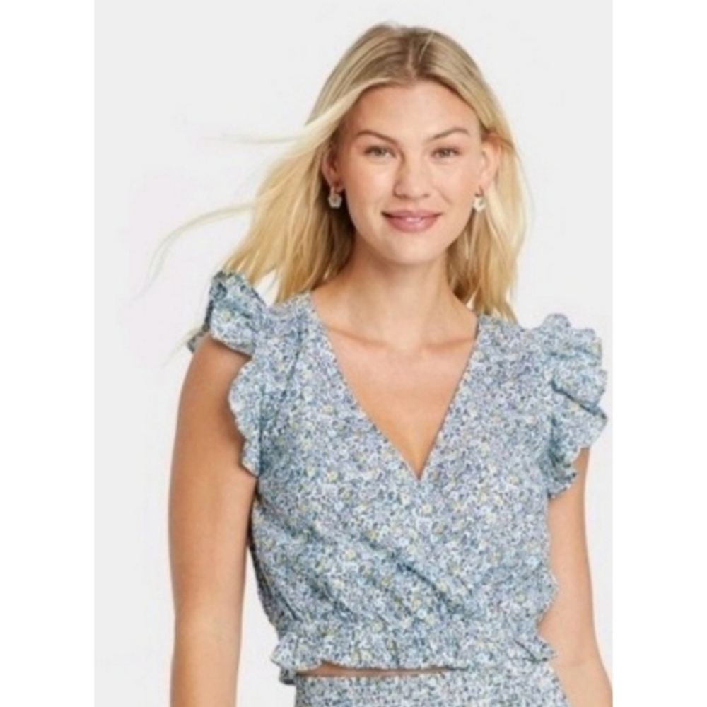 Universal Thread Flutter Short Sleeve Cropped Wrap Top